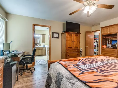Bedroom - 117 Zelda Ln, Mcloud, OK 74851 photo 5 of 9