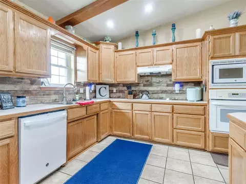 Kitchen - 117 Zelda Ln, Mcloud, OK 74851 photo 3 of 7