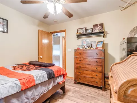 Bedroom - 117 Zelda Ln, Mcloud, OK 74851 photo 7 of 9