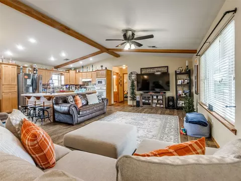 Living - 117 Zelda Ln, Mcloud, OK 74851 photo 1 of 3