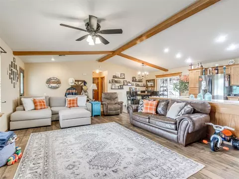 Living - 117 Zelda Ln, Mcloud, OK 74851 photo 3 of 3
