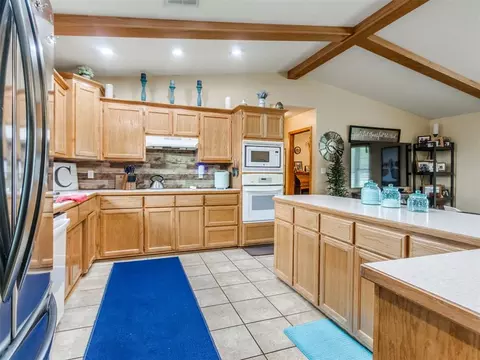 Kitchen - 117 Zelda Ln, Mcloud, OK 74851 photo 2 of 7