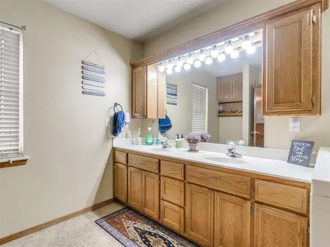 Bath - 117 Zelda Ln, Mcloud, OK 74851 photo 1 of 7