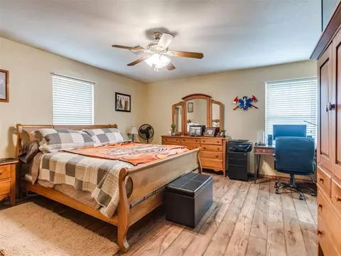 Bedroom - 117 Zelda Ln, Mcloud, OK 74851 photo 1 of 9