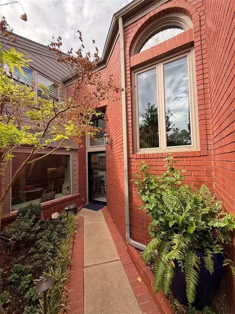 2825 NW Grand Blvd #19, Nichols Hills, OK 73116