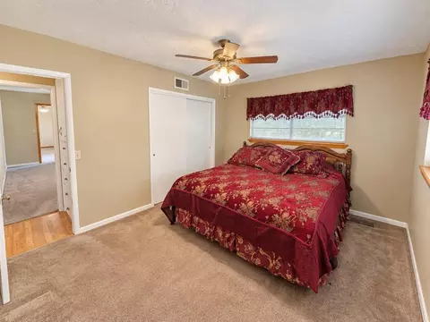 Bedroom - 205 S Highland Dr, Erick, OK 73645 photo 4 of 6