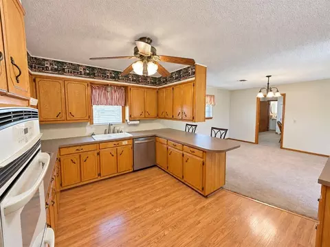 Kitchen - 205 S Highland Dr, Erick, OK 73645 photo 2 of 2