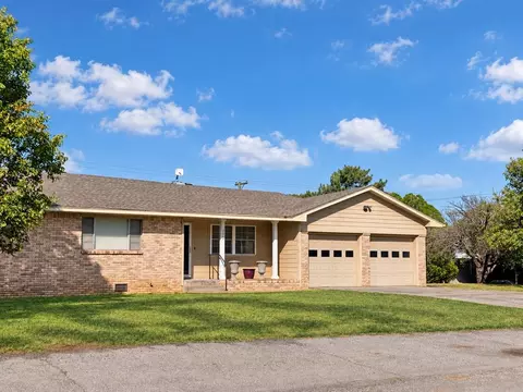 Exterior - 205 S Highland Dr, Erick, OK 73645 photo 4 of 7