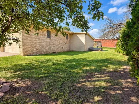Exterior - 205 S Highland Dr, Erick, OK 73645 photo 6 of 7