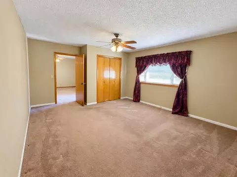 Bedroom - 205 S Highland Dr, Erick, OK 73645 photo 5 of 6