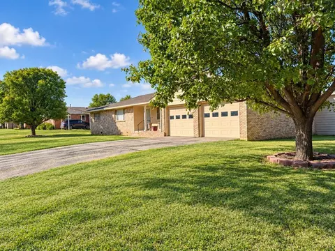 Exterior - 205 S Highland Dr, Erick, OK 73645 photo 3 of 7