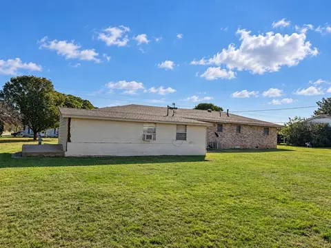 Exterior - 205 S Highland Dr, Erick, OK 73645 photo 7 of 7