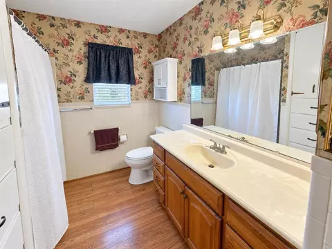 Bath - 205 S Highland Dr, Erick, OK 73645 photo 1 of 2