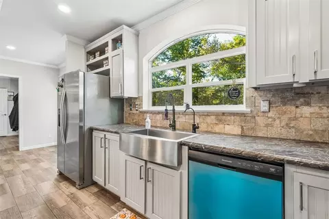 Kitchen - 44501 Avoca Rd, Asher, OK 74826 photo 4 of 6