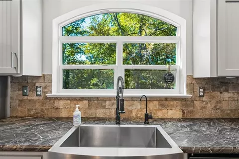 Kitchen - 44501 Avoca Rd, Asher, OK 74826 photo 5 of 6