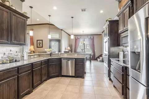 Kitchen - 1663 NW 35th Ter, Newcastle, OK 73065 photo 2 of 3