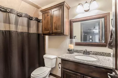Bath - 1663 NW 35th Ter, Newcastle, OK 73065 photo 4 of 5