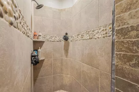 Bath - 1663 NW 35th Ter, Newcastle, OK 73065 photo 5 of 5