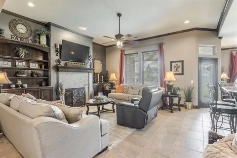 Living - 1663 NW 35th Ter, Newcastle, OK 73065 photo 2 of 3