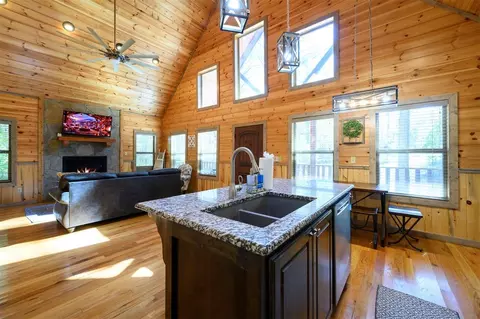 Kitchen - 63 Gray Bark Cir, Broken Bow, OK 74728 photo 4 of 5