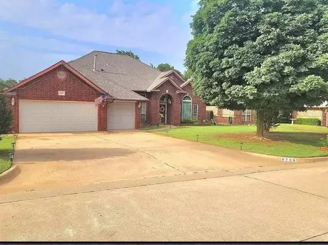 9705 Southern Oaks Dr, Midwest City, OK 73130