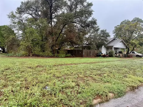 214 W 1st St, Elk City, OK 73644