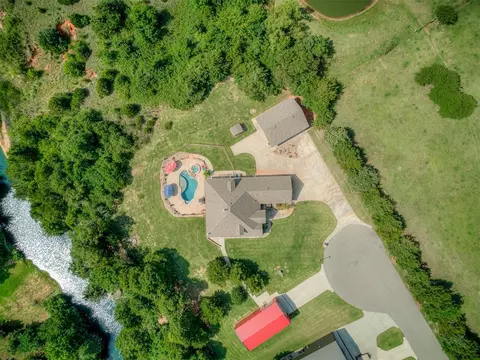 530 Westwind Dr, Newcastle, OK 73065