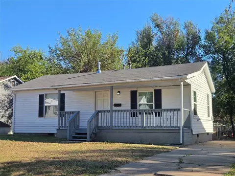214 W Kittyhawk Dr, Midwest City, OK 73110