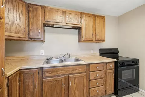 Kitchen - 1021 E Walnut St, Altus, OK 73521 photo 1 of 3