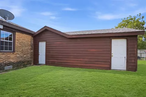 Exterior - 1021 E Walnut St, Altus, OK 73521 photo 7 of 7