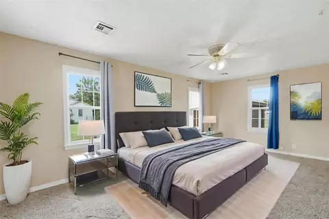 Bedroom - 1021 E Walnut St, Altus, OK 73521 photo 1 of 3