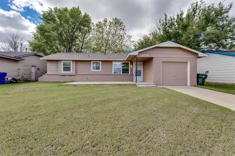 1209 N Christine Dr, Midwest City, OK 73130