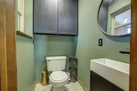 Bath - 15906 Cotton Gin Ave, Wayne, OK 73095 photo 1 of 2