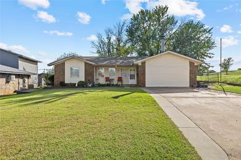 924 W Proctor Ave, Weatherford, OK 73096