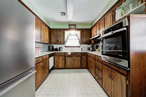 Kitchen - 3728 N Bryan Ave, Bethany, OK 73008 photo 2 of 6