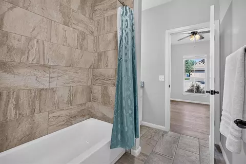 Bath - 3407 Rustic Holw, Guthrie, OK 73044 photo 3 of 5