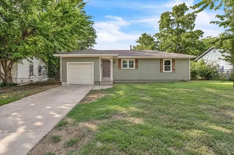 1113 S Locust Dr, Midwest City, OK 73110