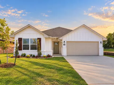 7700 Three Woods Ln, Yukon, OK 73099