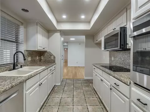Kitchen - 103 Willoway Dr, Norman, OK 73072 photo 4 of 4