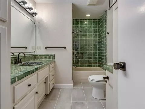 Bath - 103 Willoway Dr, Norman, OK 73072 photo 3 of 6