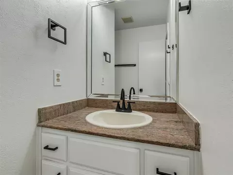 Bath - 103 Willoway Dr, Norman, OK 73072 photo 2 of 6