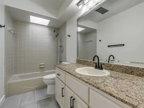 Bath - 103 Willoway Dr, Norman, OK 73072 photo 6 of 6