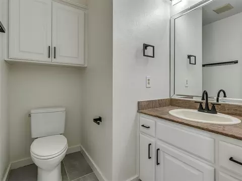 Bath - 103 Willoway Dr, Norman, OK 73072 photo 1 of 6