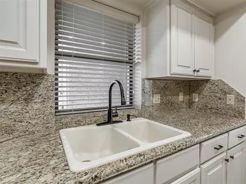 Kitchen - 103 Willoway Dr, Norman, OK 73072 photo 3 of 4