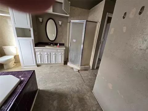 Bath - 223 S Oak St, Apache, OK 73006 photo 1 of 4