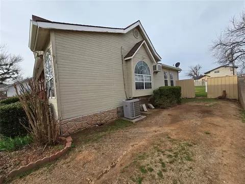 Exterior - 223 S Oak St, Apache, OK 73006 photo 4 of 7