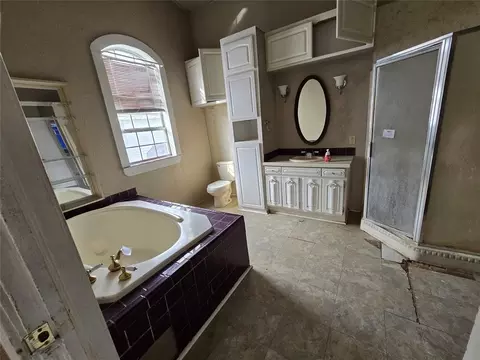 Bath - 223 S Oak St, Apache, OK 73006 photo 2 of 4