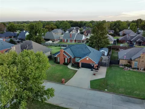1307 Castle Creek St, Shawnee, OK 74804