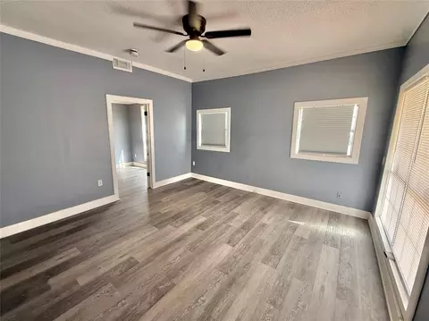 Living - 207 E Liveoak St, Altus, OK 73521 photo 1 of 3