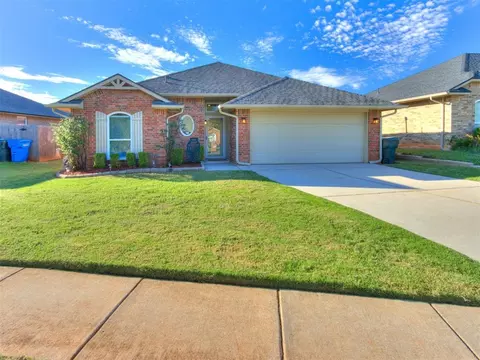 10820 Turtlewood Dr, Midwest City, OK 73130